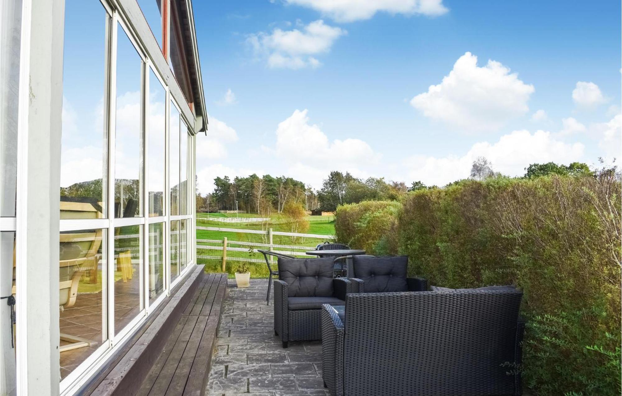 Gorgeous Home In Munka-Ljungby With Kitchen Exteriér fotografie